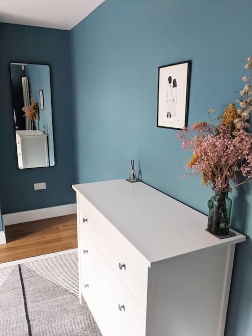 Stylish And Colourful Flat Minutes From The Beach Маргит Экстерьер фото