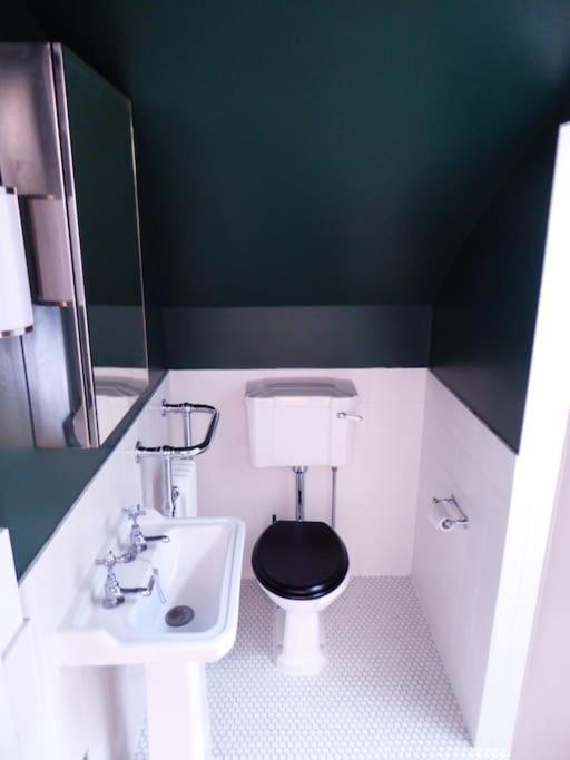 Stylish And Colourful Flat Minutes From The Beach Маргит Экстерьер фото