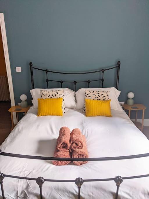 Stylish And Colourful Flat Minutes From The Beach Маргит Экстерьер фото
